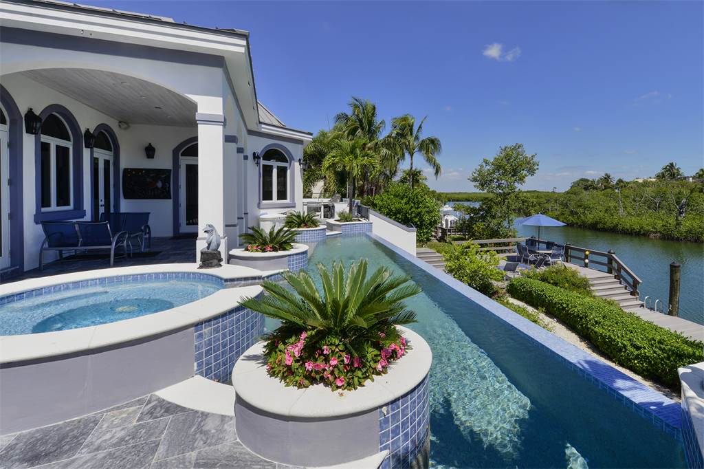 Luxury Lifestyles Love at First Flight Sotheby´s International