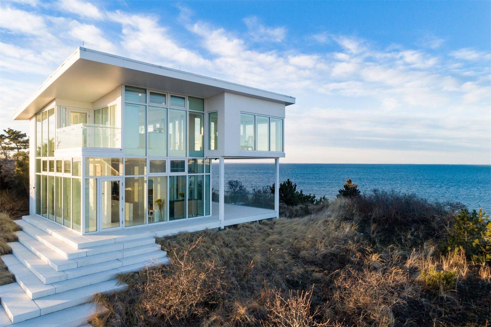 Virtual Reality Tour of the Month Cliffside Glass Home in Wellfleet