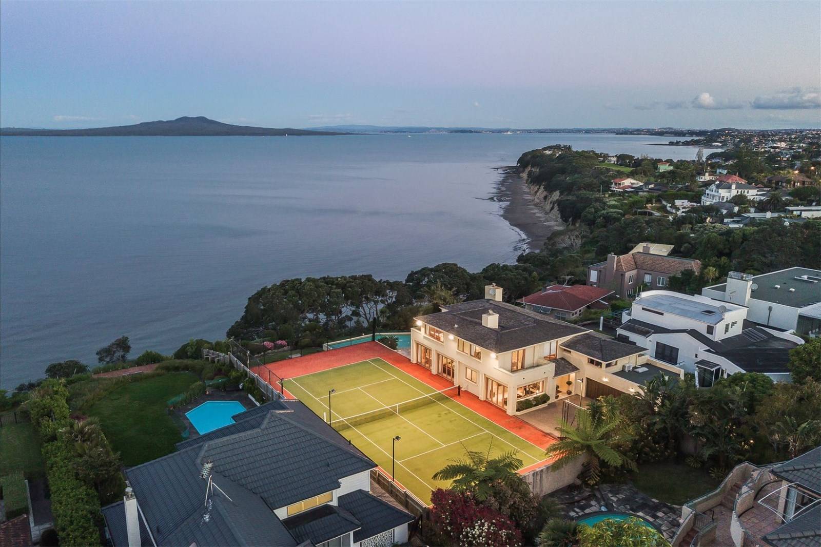Video of the Week Exclusive Clifftop Retreat in North Shore, Auckland