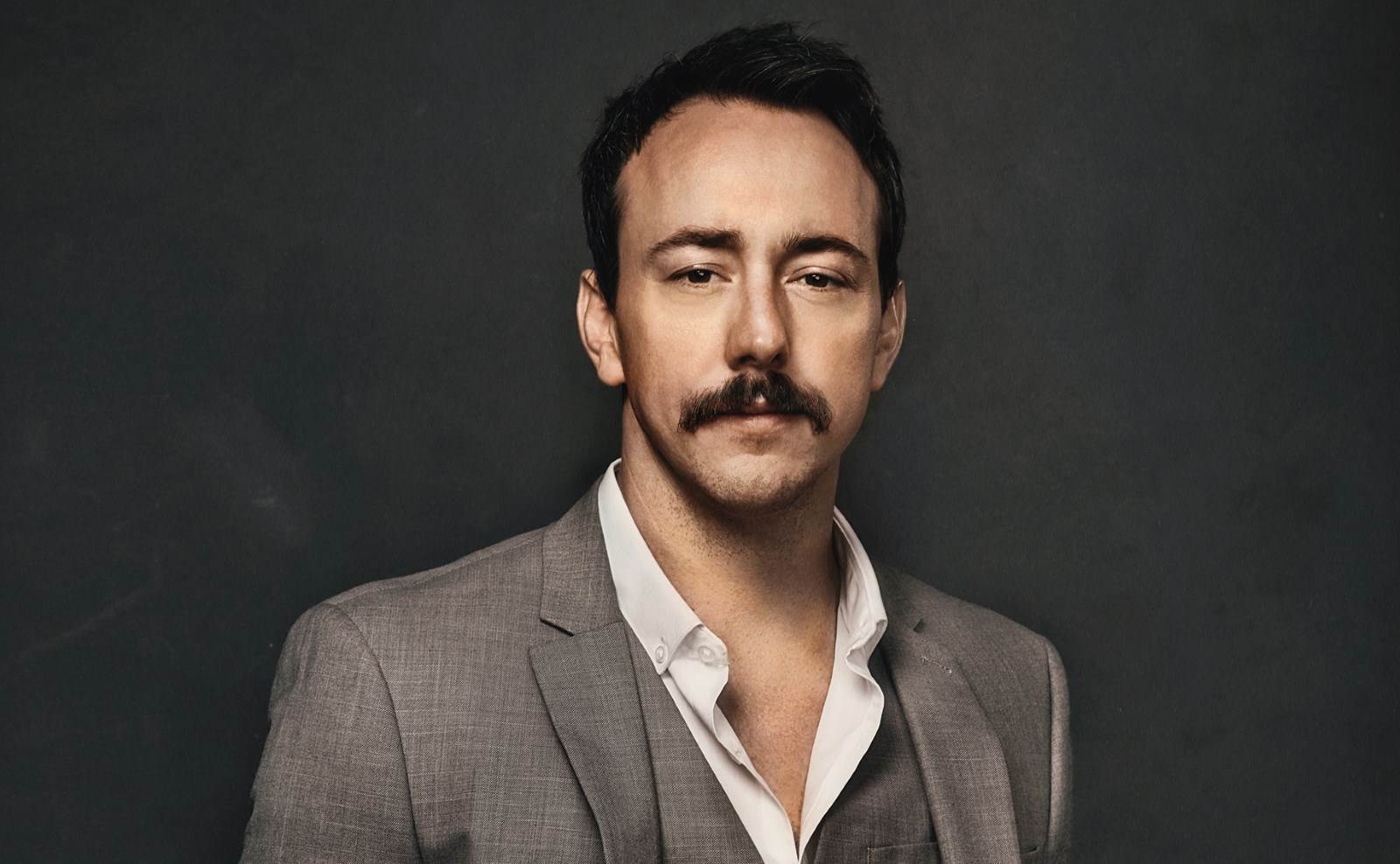 RESIDE | At Home with Actor Chris Coy - Sotheby´s International Realty