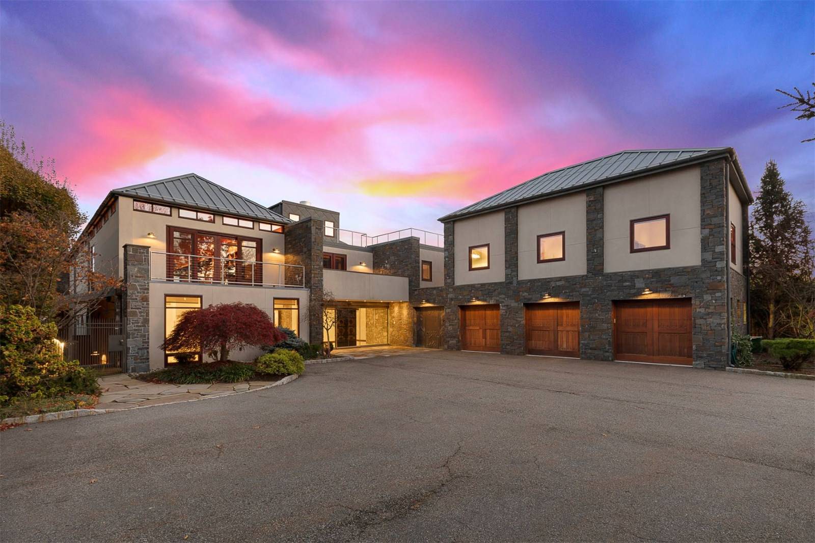 Virtual Reality Tour of the Month Cliffside Masterpiece in Fort Lee