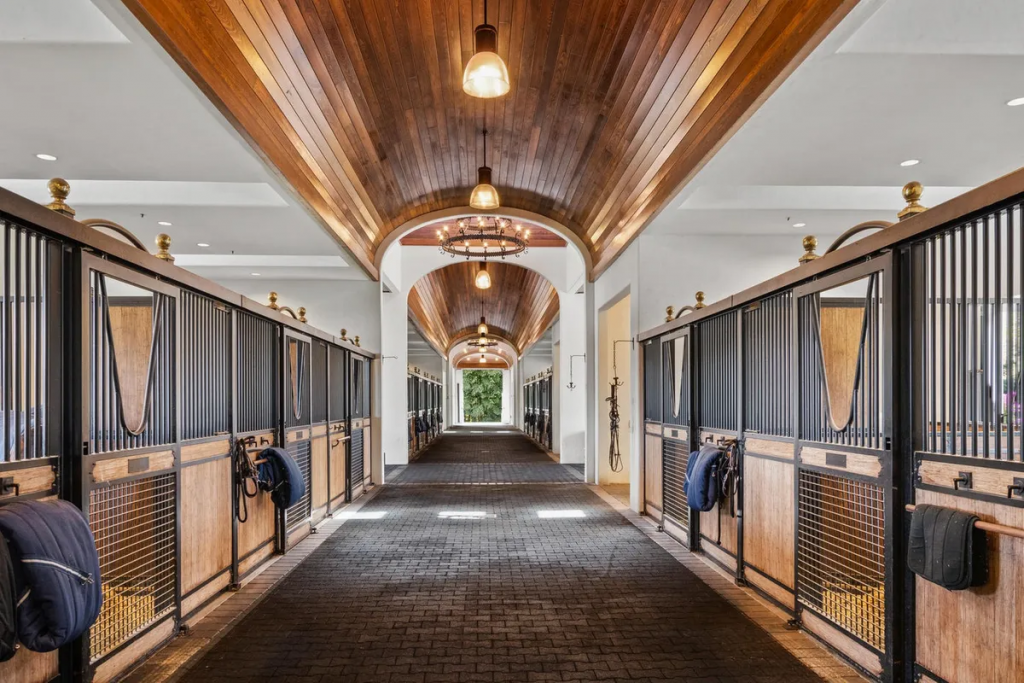 Horse and Rider 5 Equestrian Properties With Notable Stables Sotheby´s International Realty