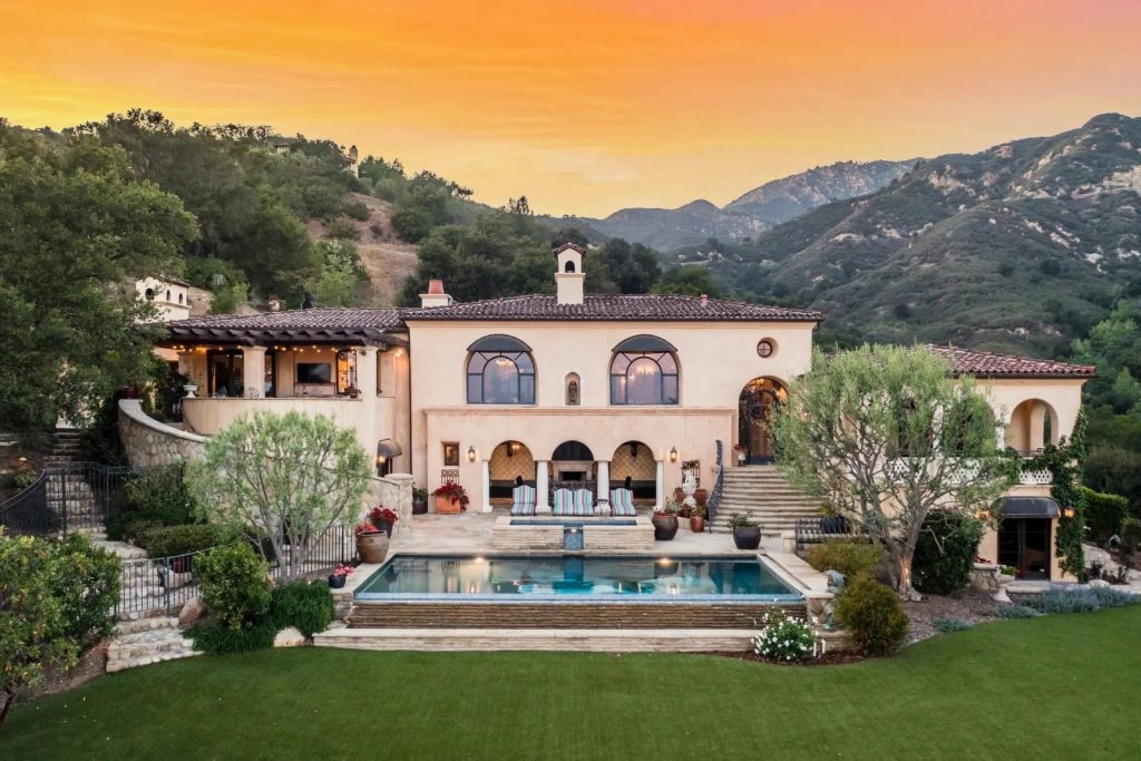 5 Stylish Swimming Pools That Make a Splash Sotheby´s International