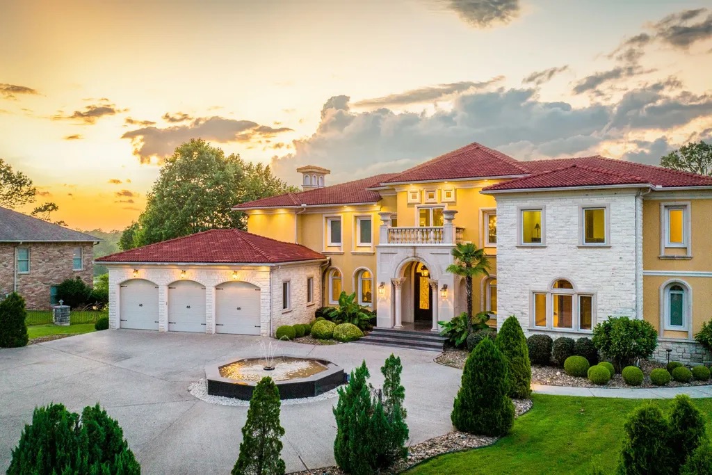 Video of the Week Inside a Lakefront Masterpiece in Hot Springs