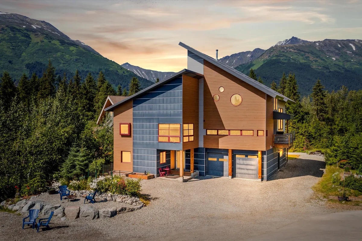 Video of the Week A Modern Ski Home in Girdwood, Alaska Sotheby´s