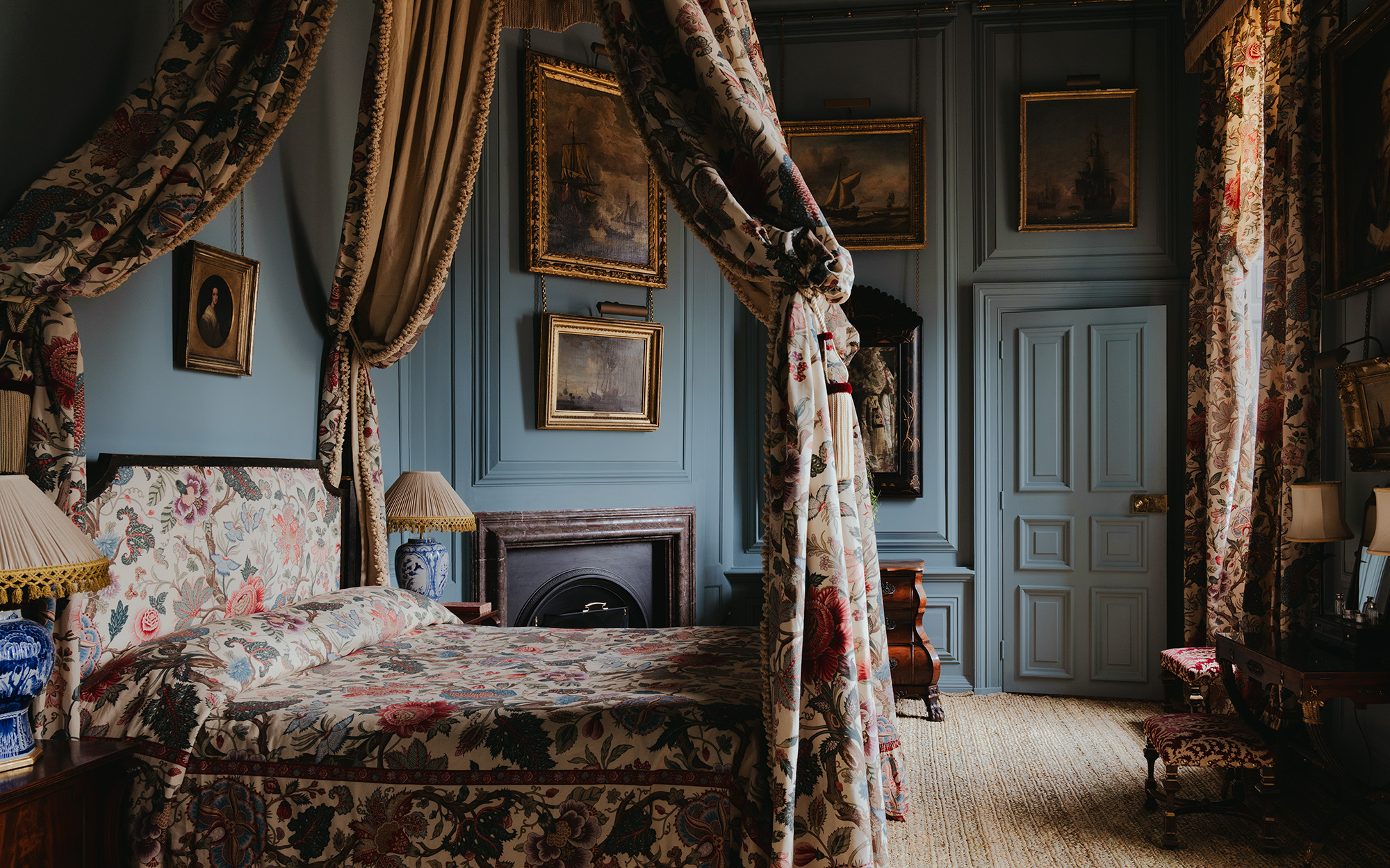 The Admiral’s bedroom features the Howard Indienne pattern, available as part of the Watts 1874 furnishings collection