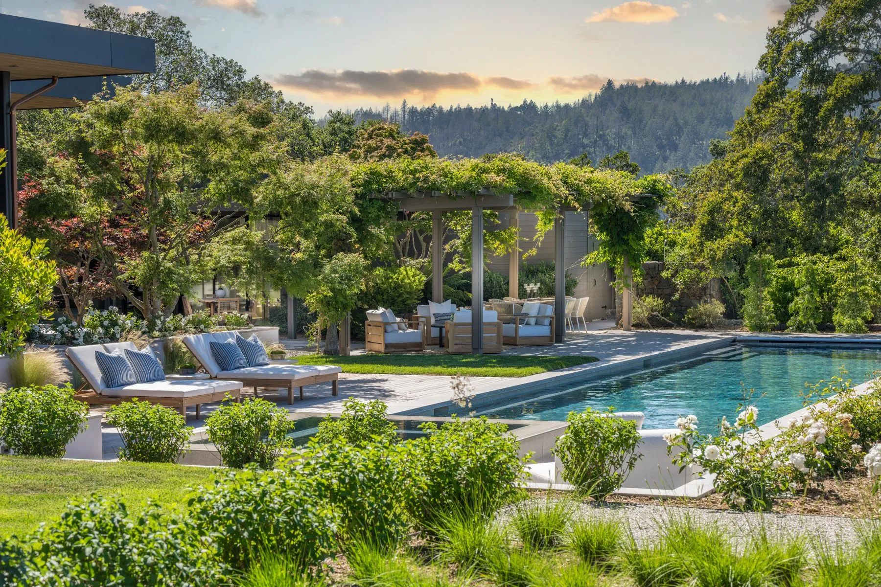 Inside a Chic Contemporary Getaway in Wine Country