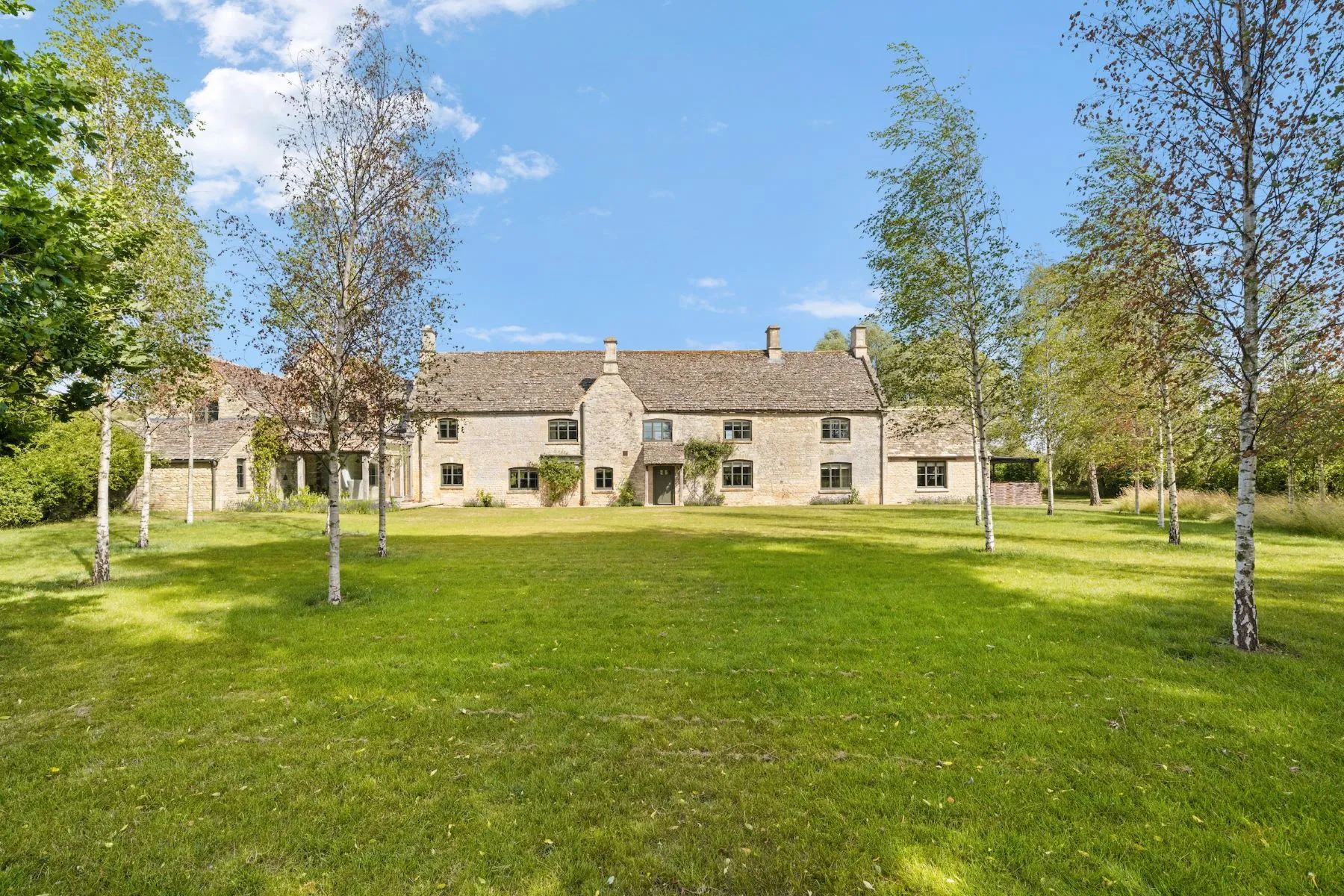 Luxury Real Estate Headlines: Fourth Week in July, 2025