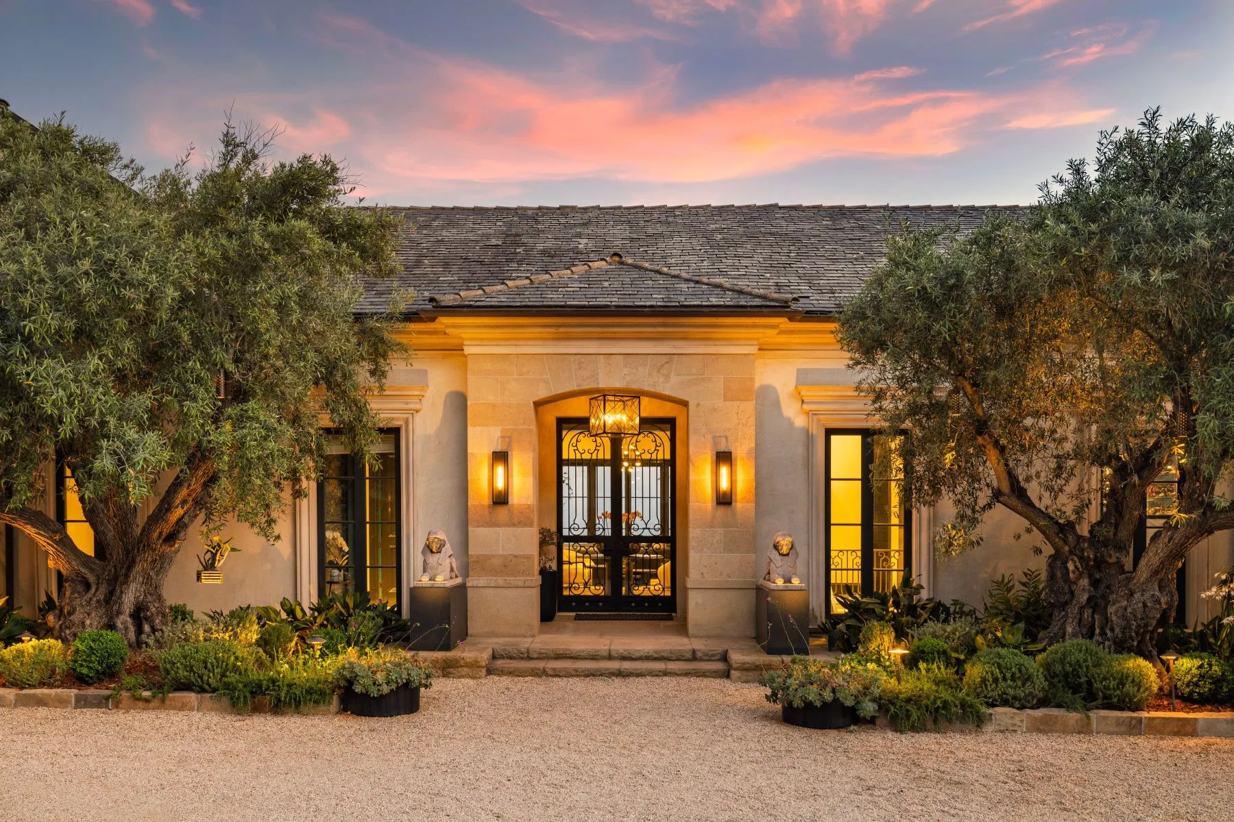 Luxury Real Estate Headlines: Third Week in July, 2025