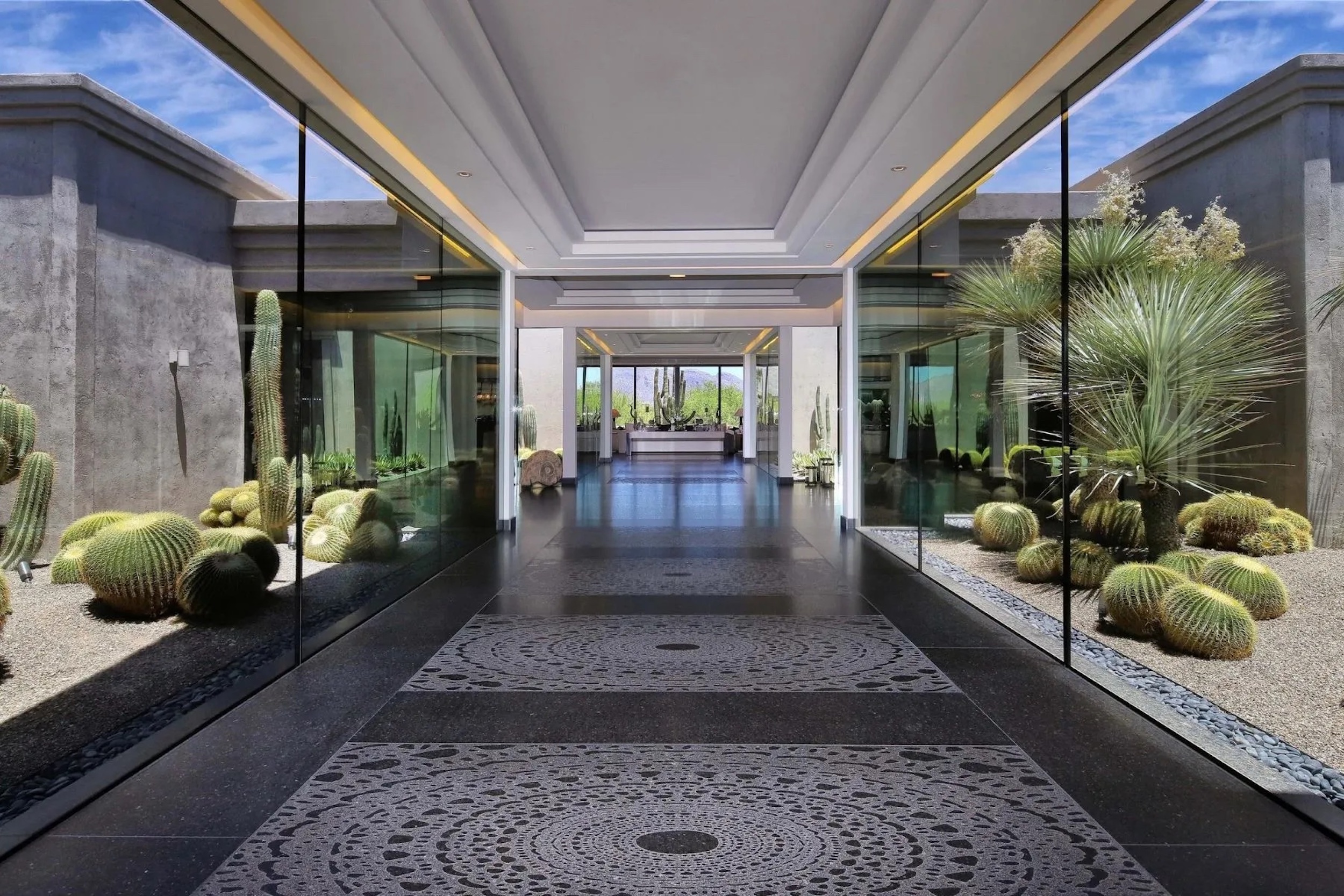 How To Live the Luxury Desert Life