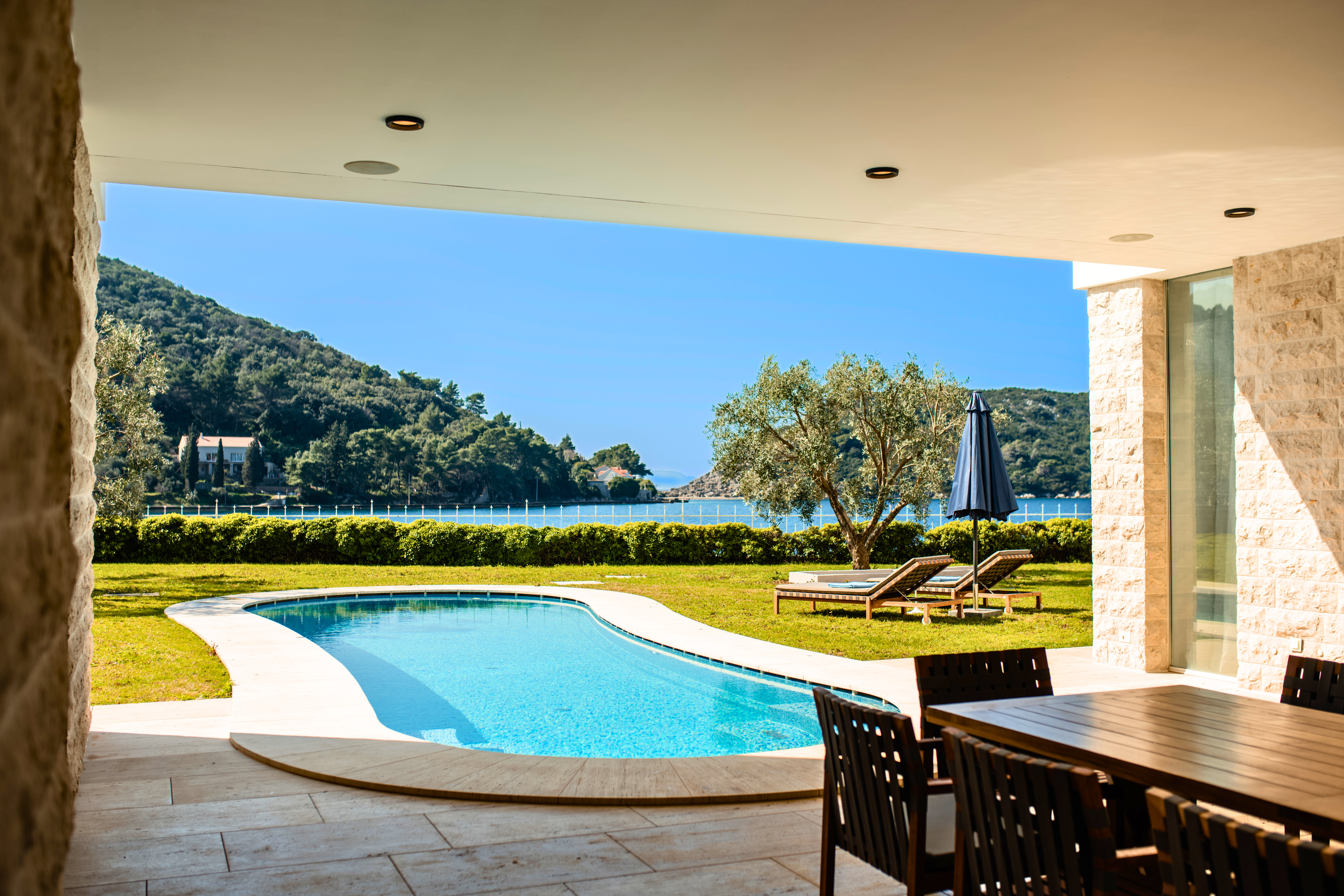 Luxury Real Estate Headlines: Second Week in September, 2025