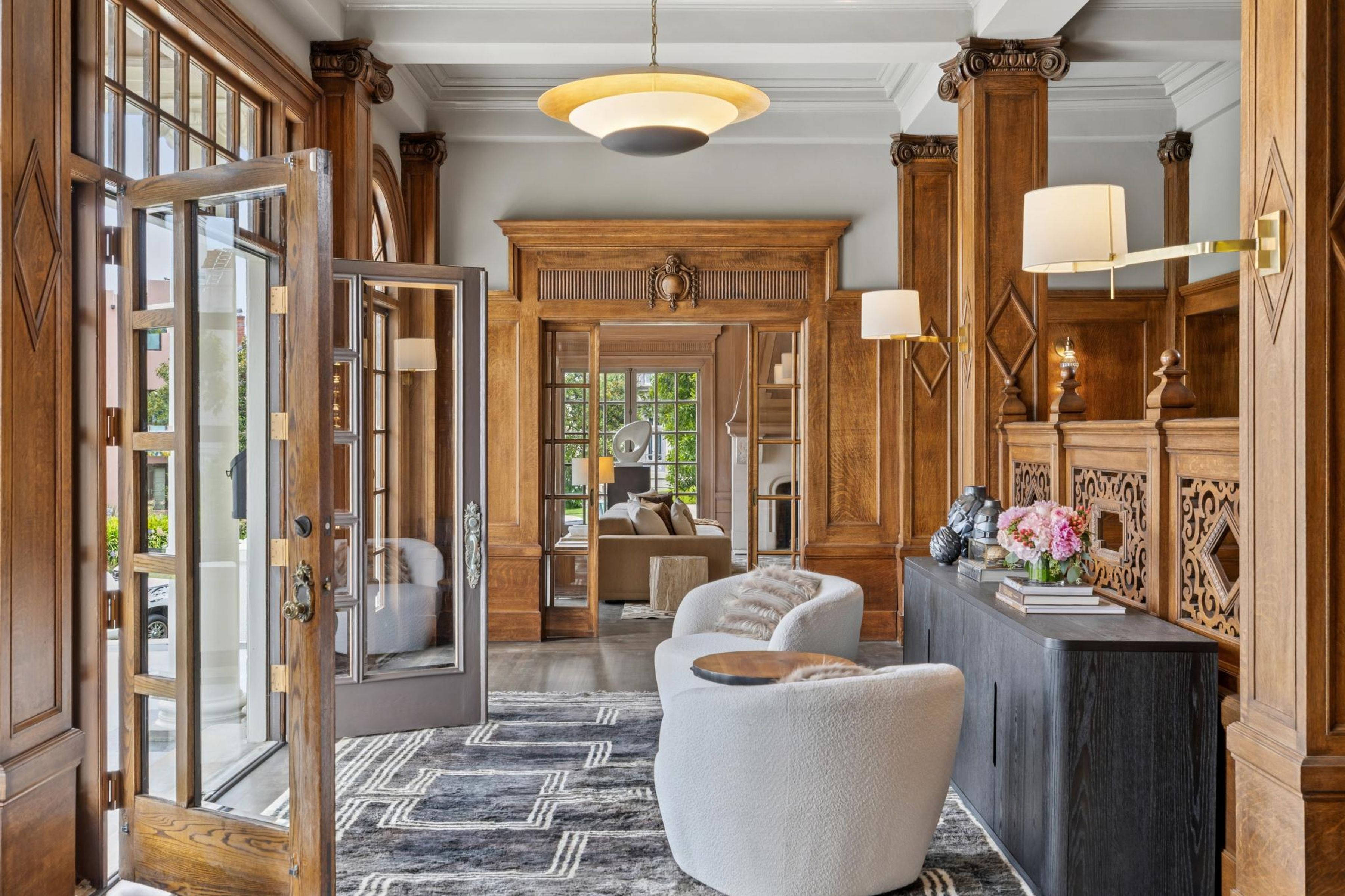Inside a Classically Glamorous Manor in San Francisco