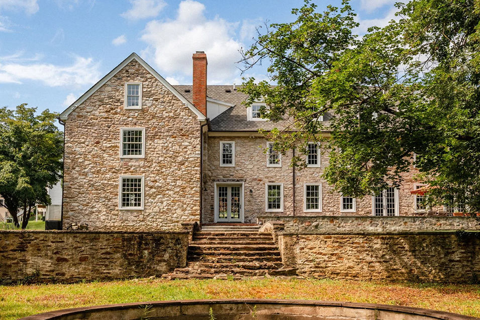 Luxury Real Estate Headlines: Second Week in October, 2025