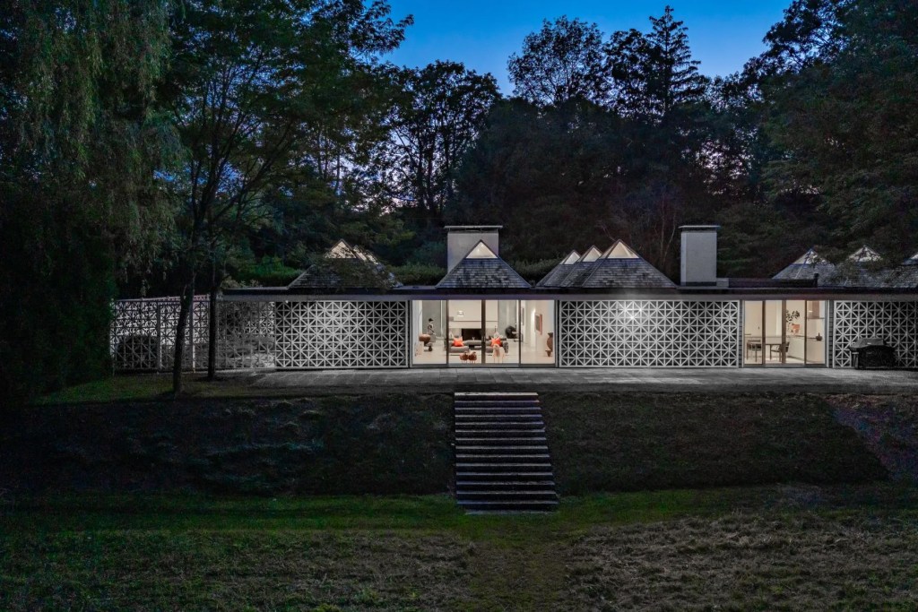 New Canaan home designed by Edward Durell Stone