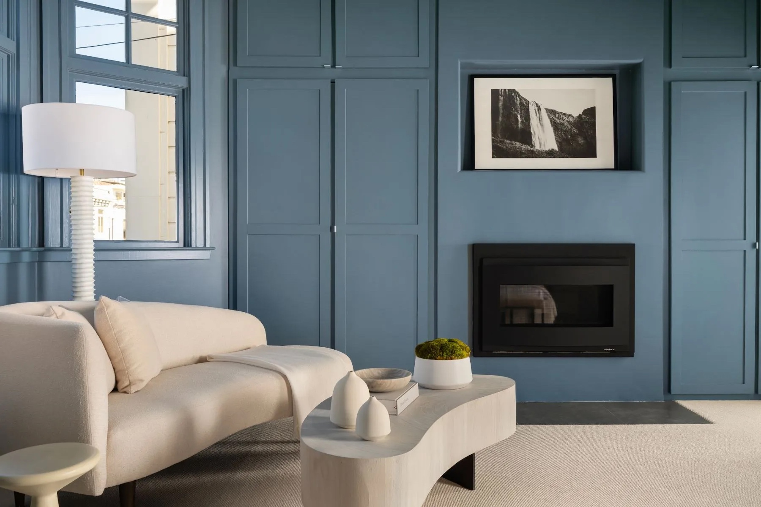 Color Chart: The Joys of a Dark Blue Home