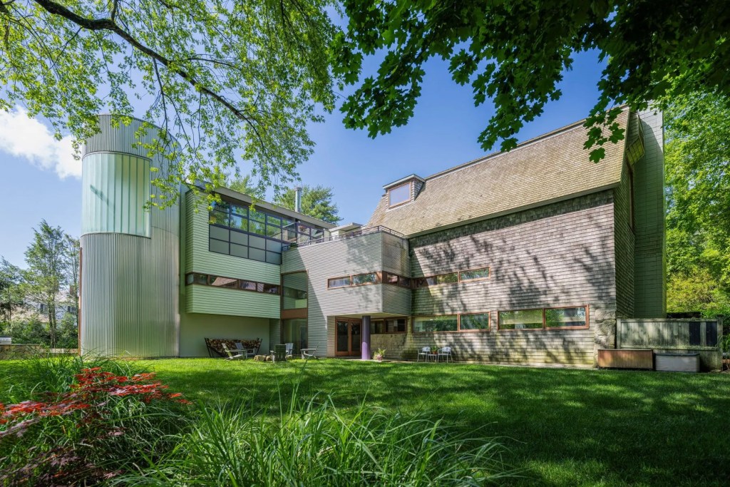Greenwich home designed by Charles Gwathmey.