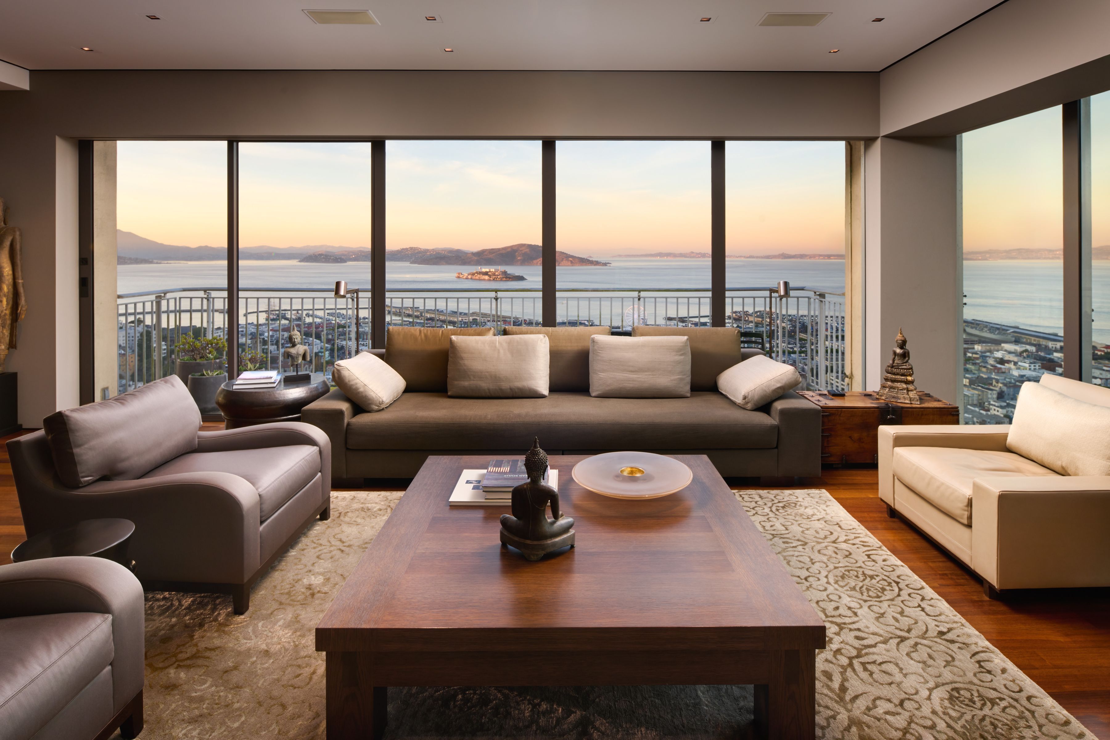 living area with balcony overlooking San Francisco 