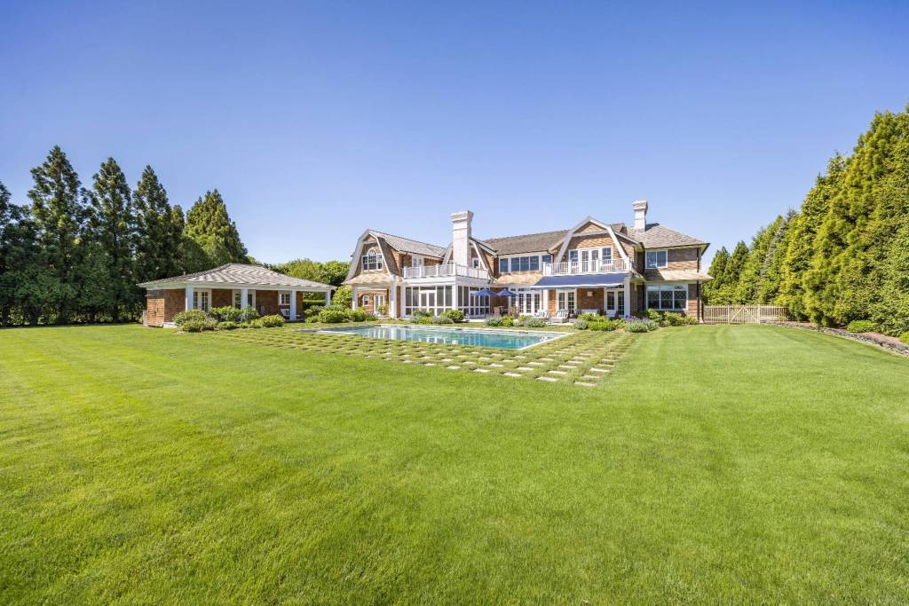 Water Mill, New York home with pool