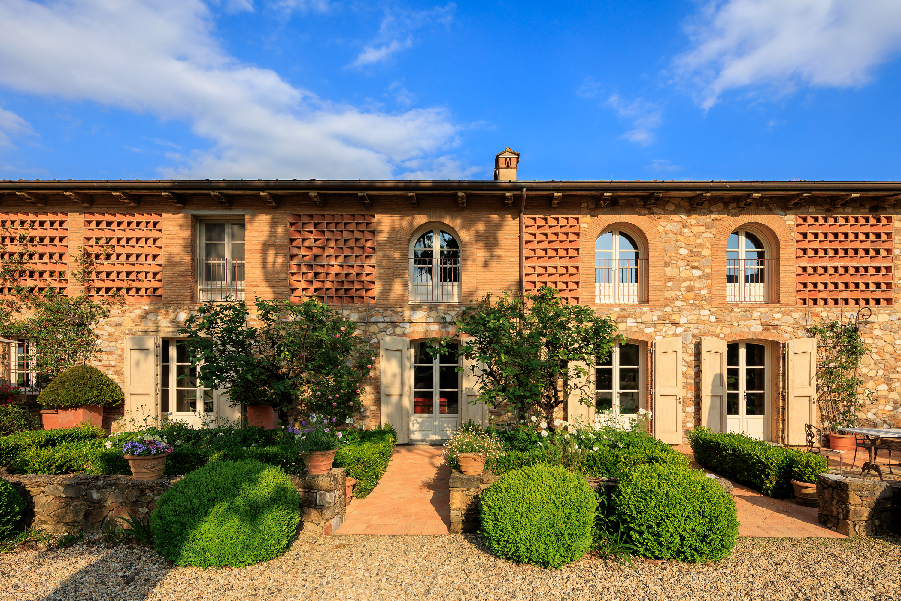 exterior of Tuscan villa