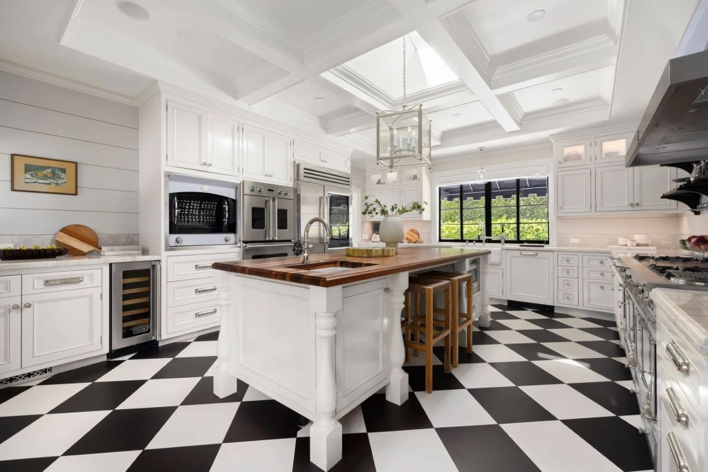 1485 North Doheny Street, West Hollywood, California, kitchen