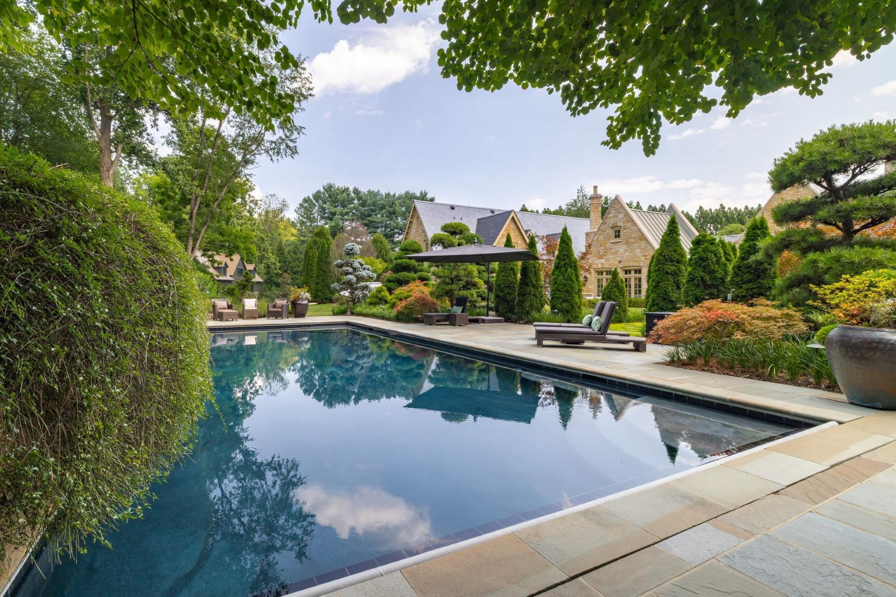 Country home and pool in Great Falls, Virginia