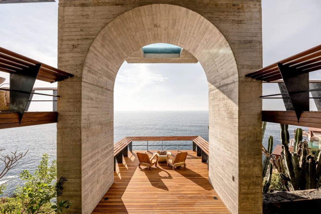 Coastal estate in Zihuatanejo, Mexico