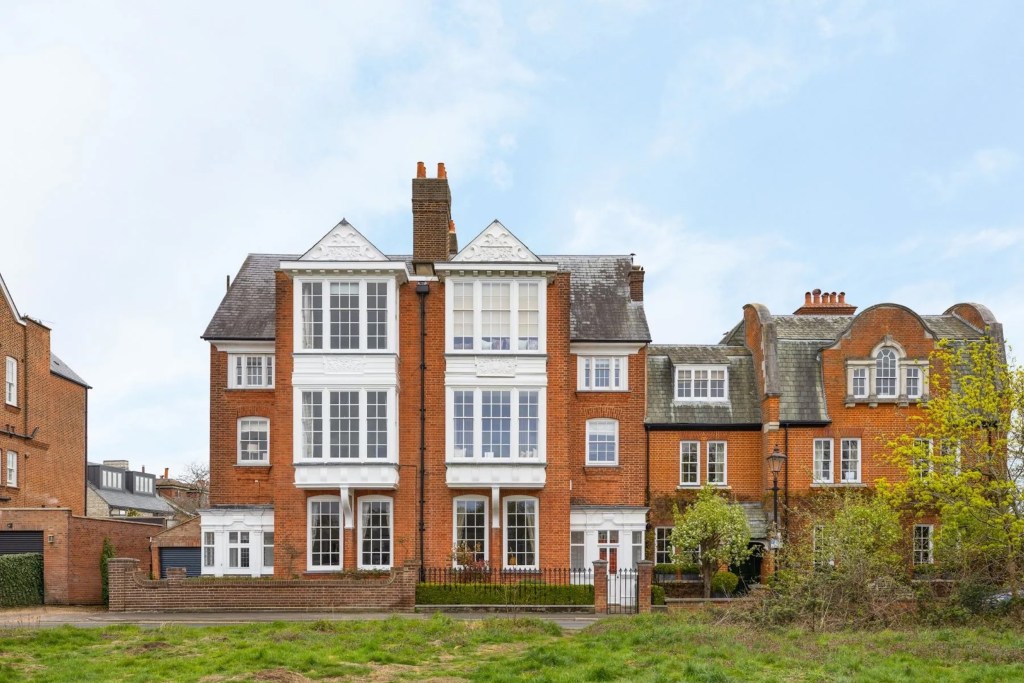 exterior of Victorian home with brick facade in Wimbledon 