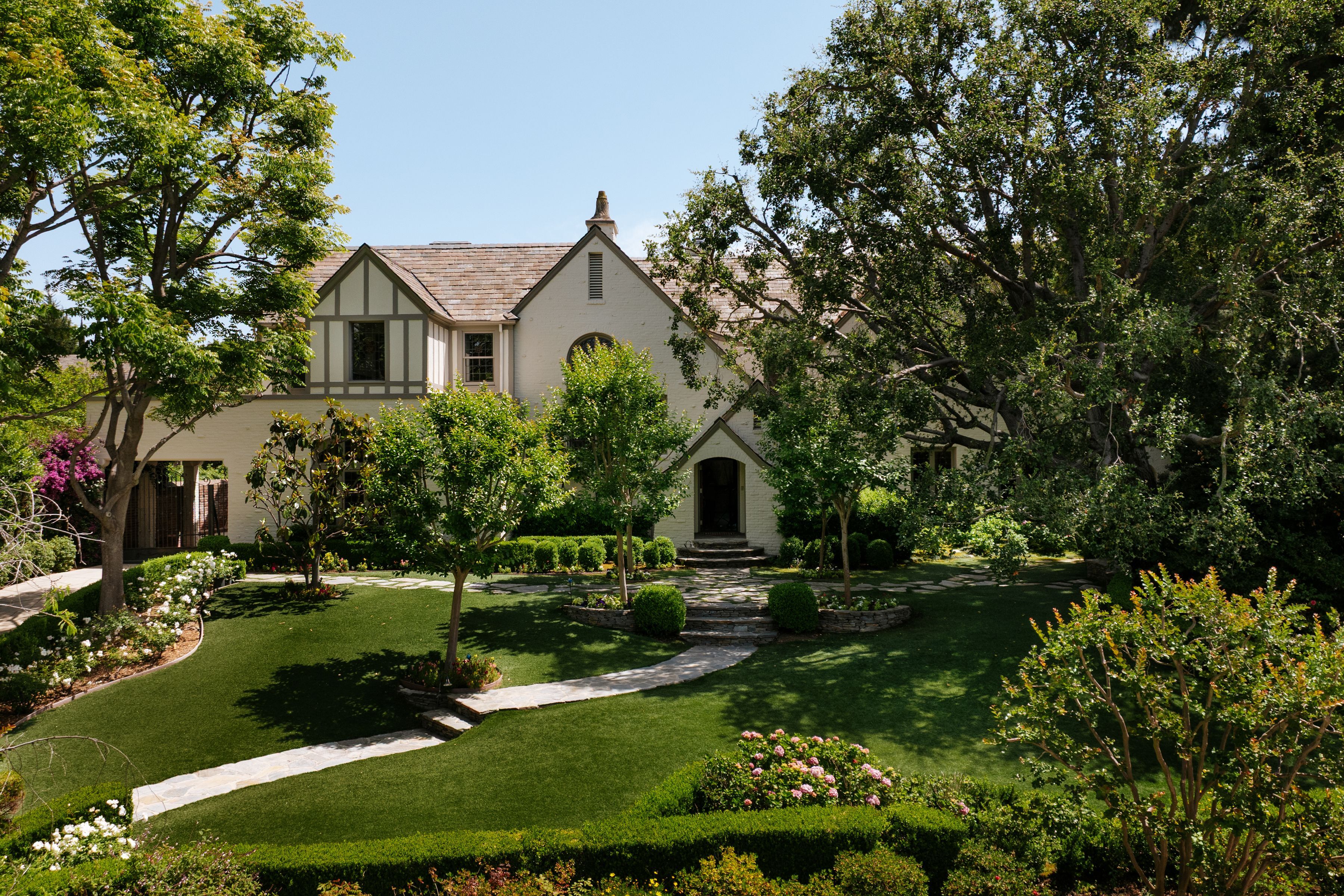 Inside an Enduring Los Angeles Manor