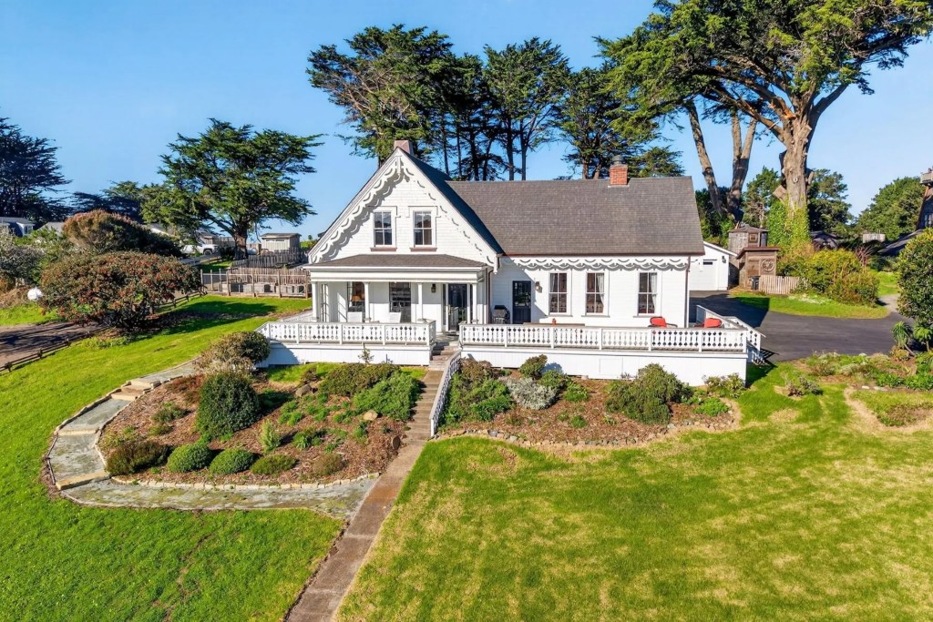 exterior of Mendocino Victorian home used as a filming location