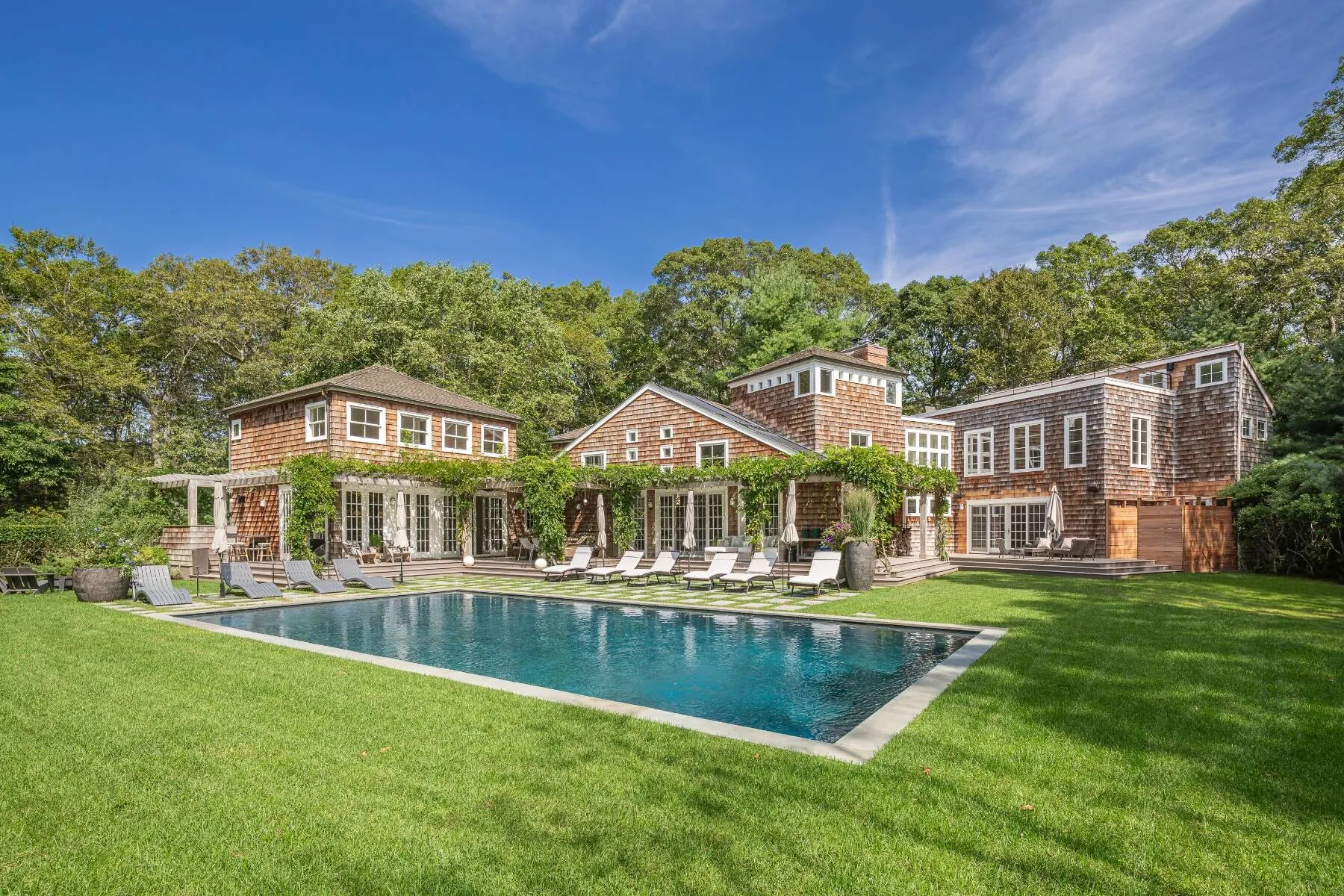 Luxury Lens: Where are the luxury hotspots for vacation homes?