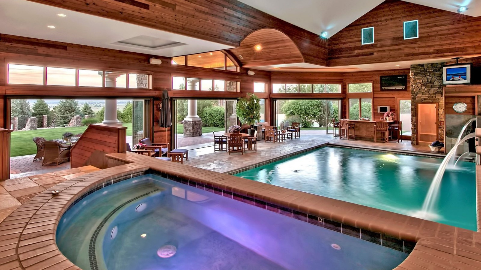 Making A Splash: 5 Homes With Soothing Water Features