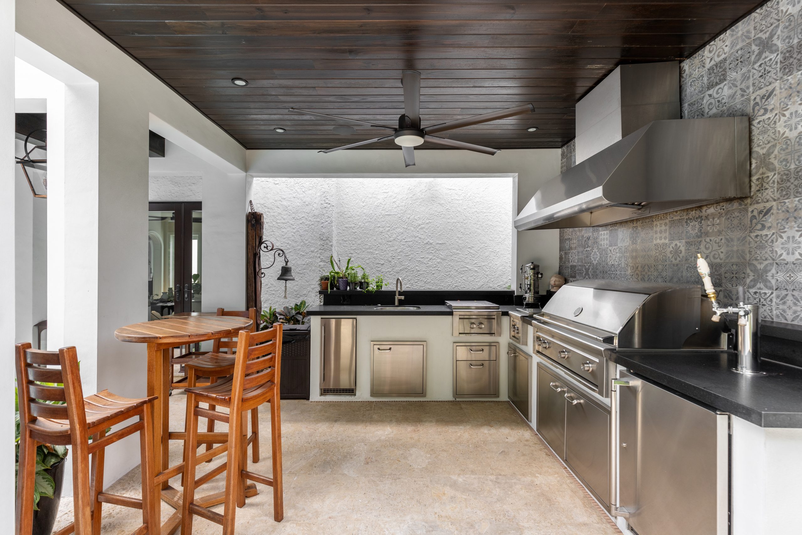 GET OUT: OUTDOOR LIVING DESIGN WITH A NEW LEVEL OF SOPHISTICATION